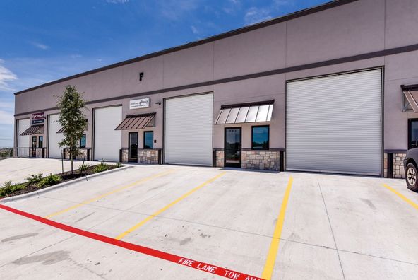 Crystal Falls Commerce Center: 10913 & 10927 E Crystal Falls Pkwy, Leander, TX 78641